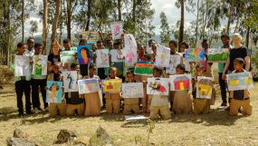 Group school photo with students holding their drawings